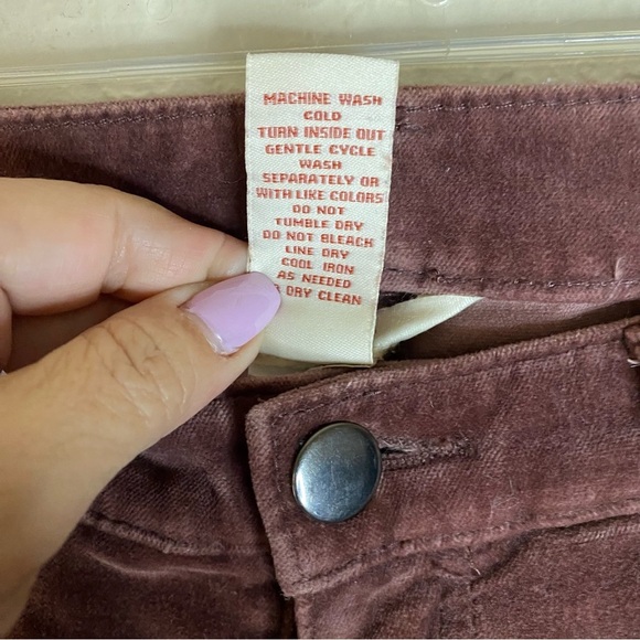Sundance Womans Velvet Velour Pants Burgundy Mid Rise Slim Straight Leg SZ 8P - Picture 7 of 9